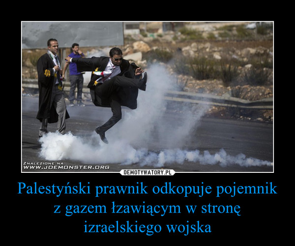 Palestyński prawnik odkopuje pojemnik z gazem łzawiącym w stronęizraelskiego wojska –  