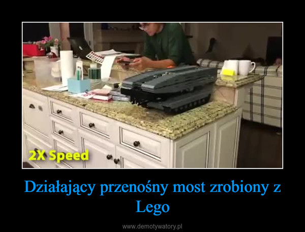 Działający przenośny most zrobiony z Lego –  