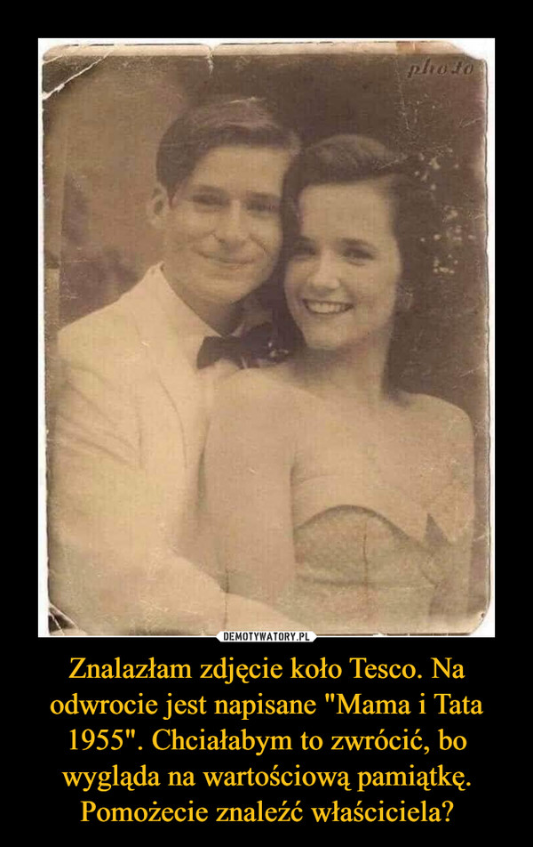 Znalazłam zdjęcie koło Tesco. Na odwrocie jest napisane "Mama i Tata 1955". Chciałabym to zwrócić, bo wygląda na wartościową pamiątkę. Pomożecie znaleźć właściciela?