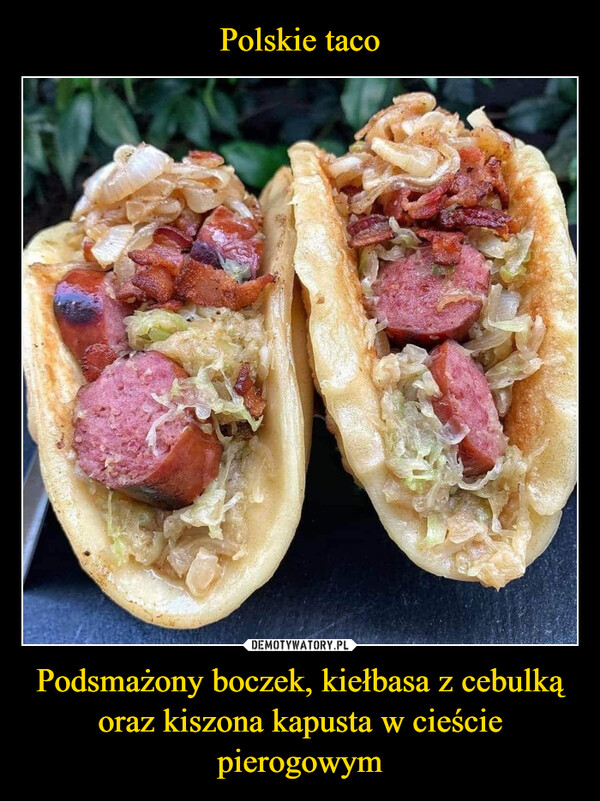 Polskie taco Podsmażony boczek, kiełbasa z cebulką oraz kiszona kapusta w cieście pierogowym